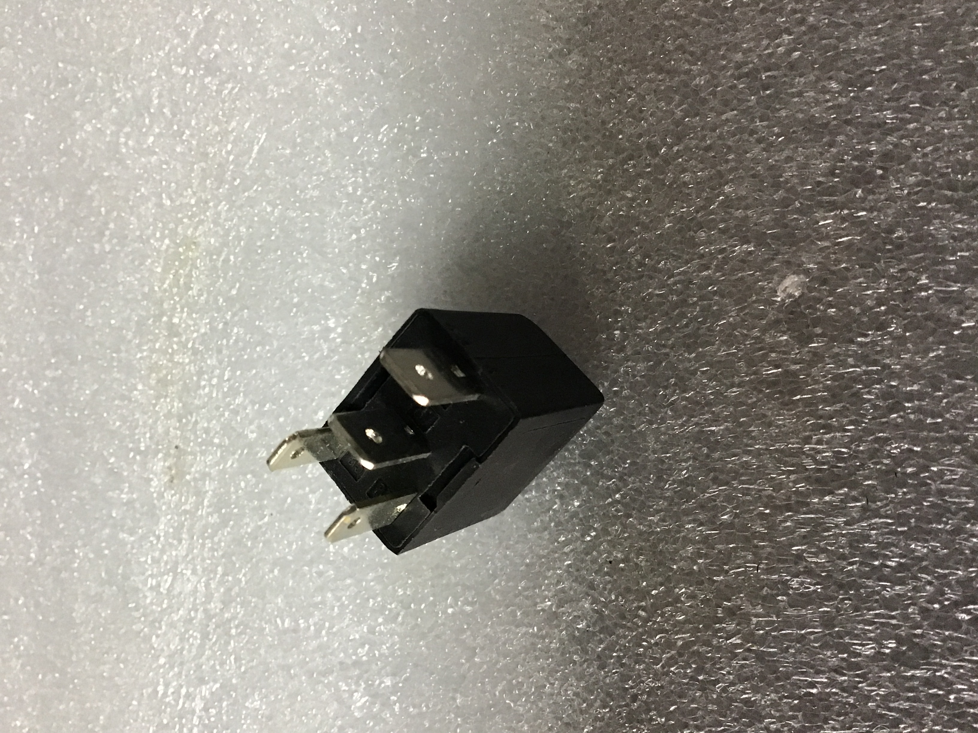 MINI RELEE FUSILERA 4 PATAS ANCHA 