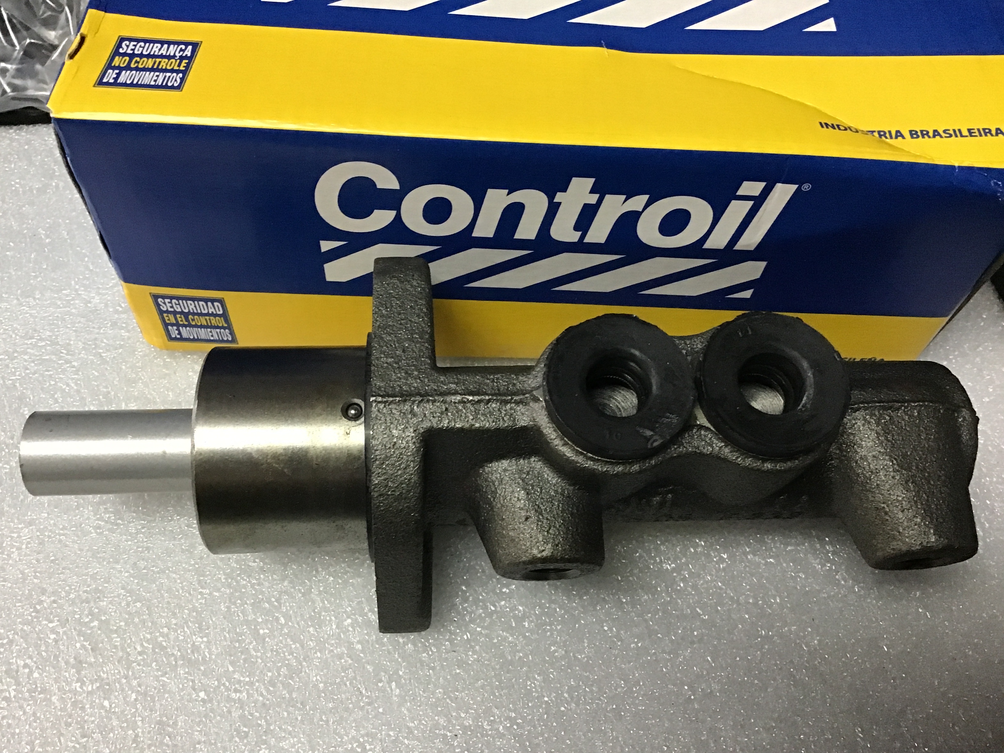 BOMBA DE FRENO HUECOS JUNTOS