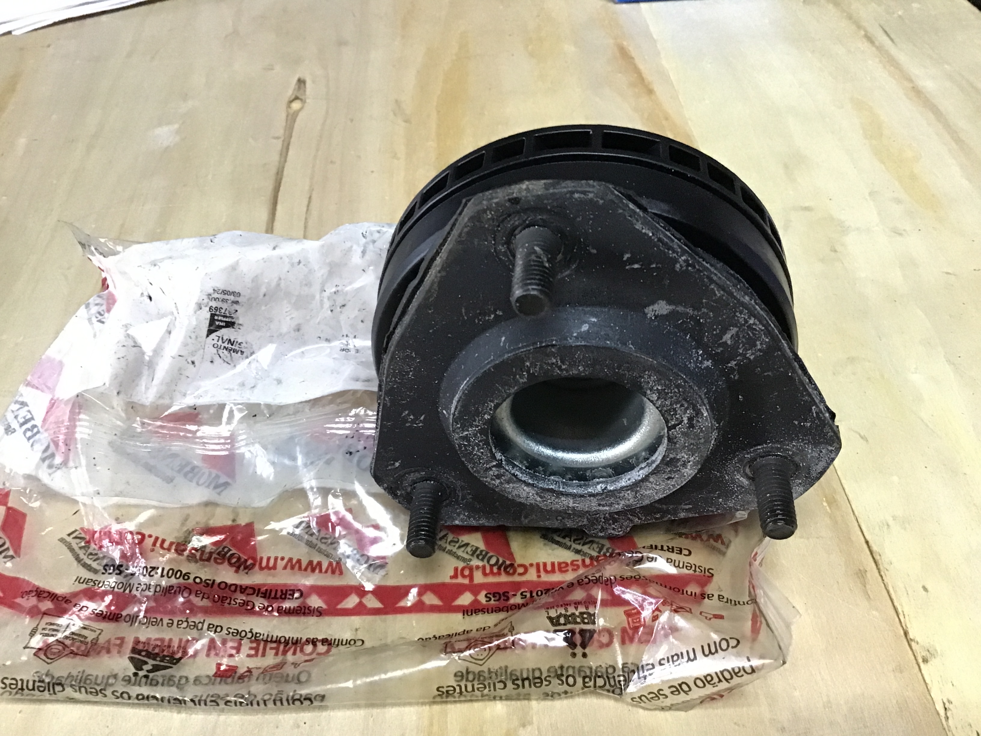 BASE DE AMORTIGUADOR DELANTERO C/RODAMIENTO