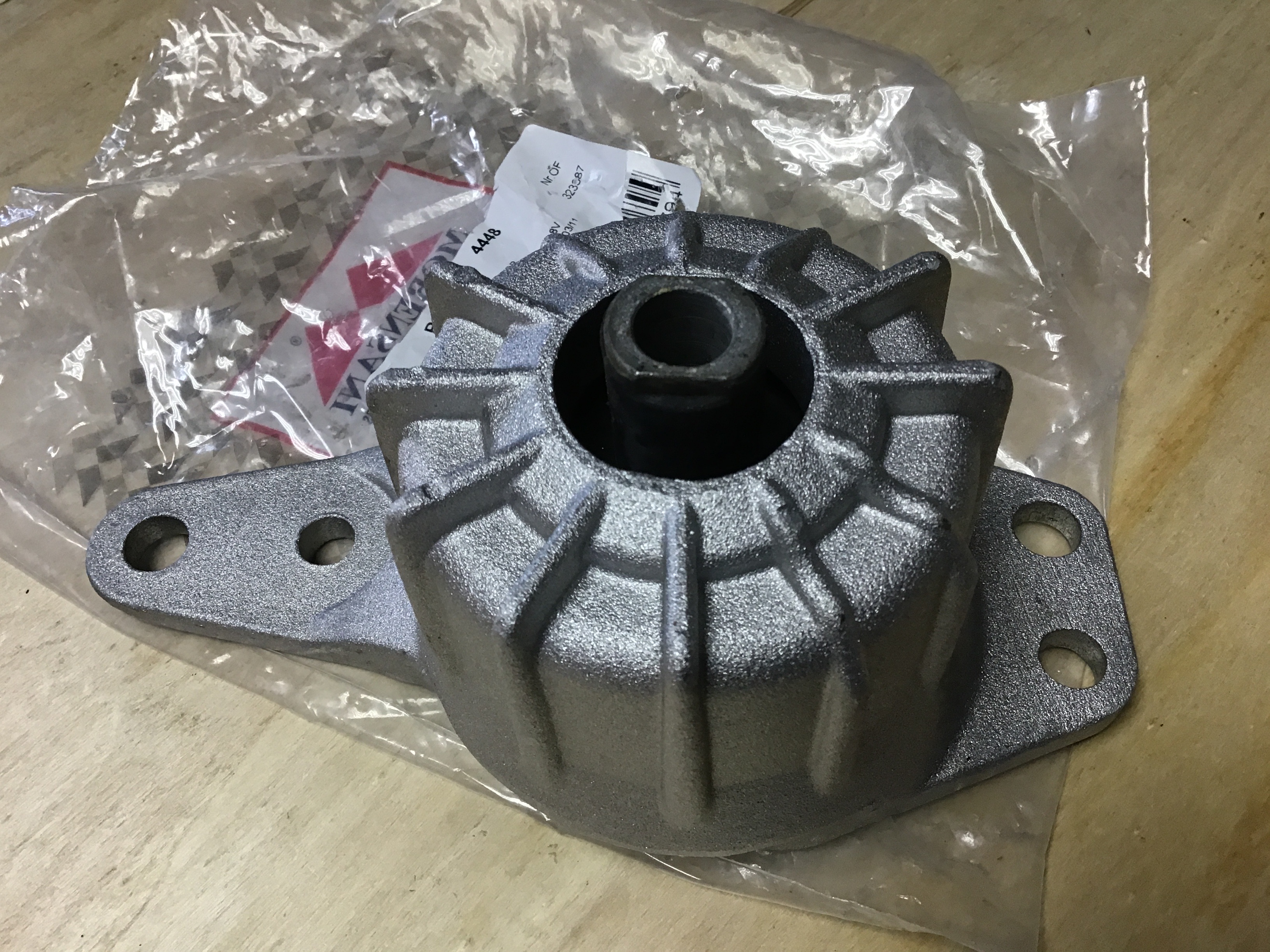 BASE DE MOTOR DERECHA ALUMINIO